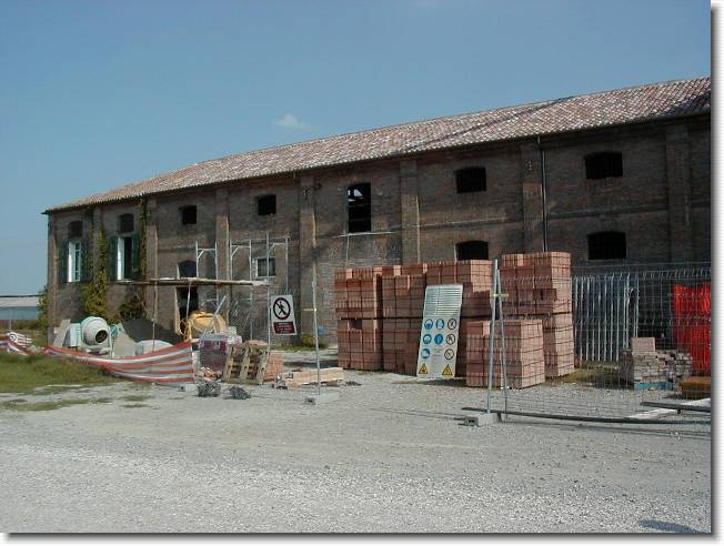Clicca per scorrere le foto originali ingrandite