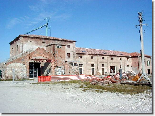 Clicca per scorrere le foto originali ingrandite