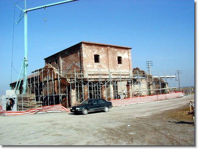 Clicca per scorrere le foto originali ingrandite