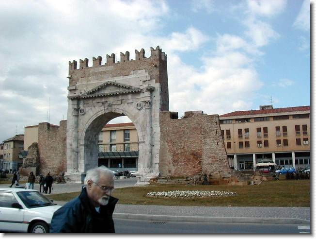 Clicca per scorrere le foto originali ingrandite