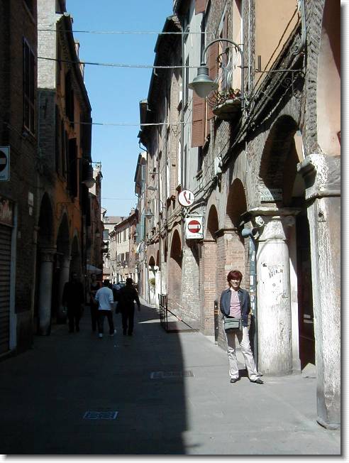 Clicca per scorrere le foto originali ingrandite