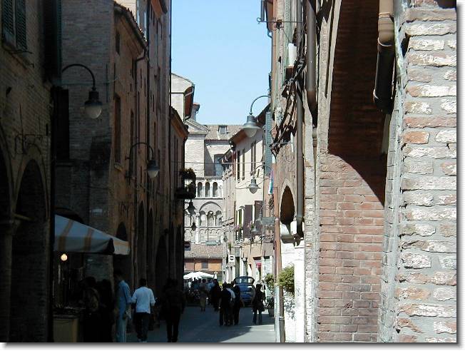 Clicca per scorrere le foto originali ingrandite