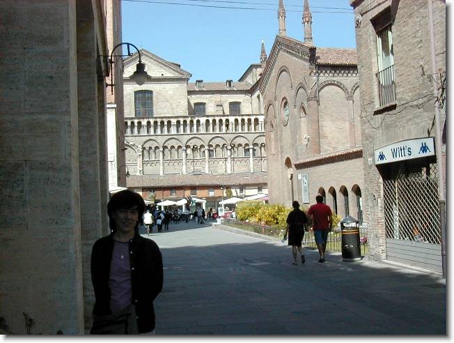 Clicca per scorrere le foto originali ingrandite