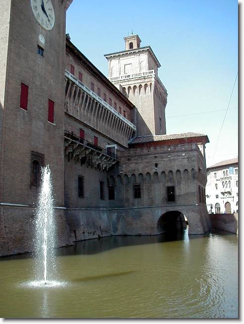 Clicca per scorrere le foto originali ingrandite