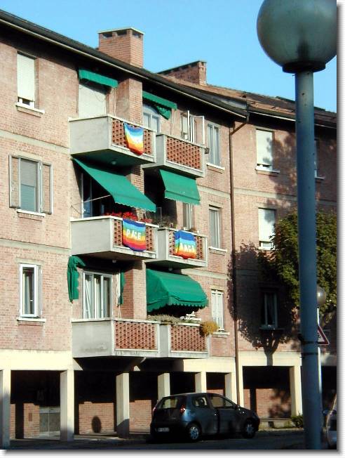 Clicca per scorrere le foto originali ingrandite