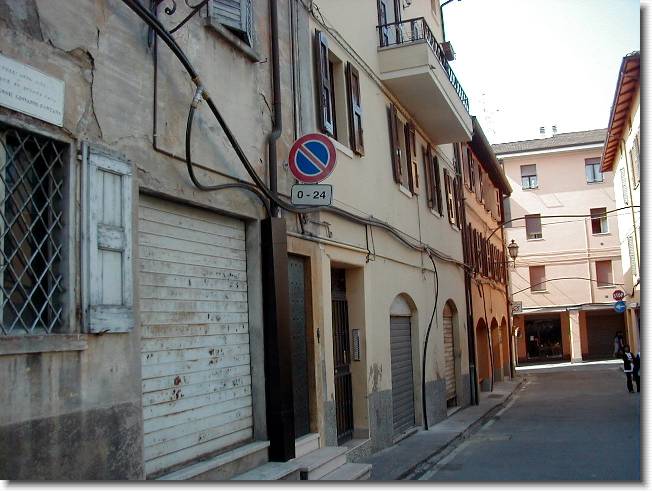 Clicca per scorrere le foto originali ingrandite