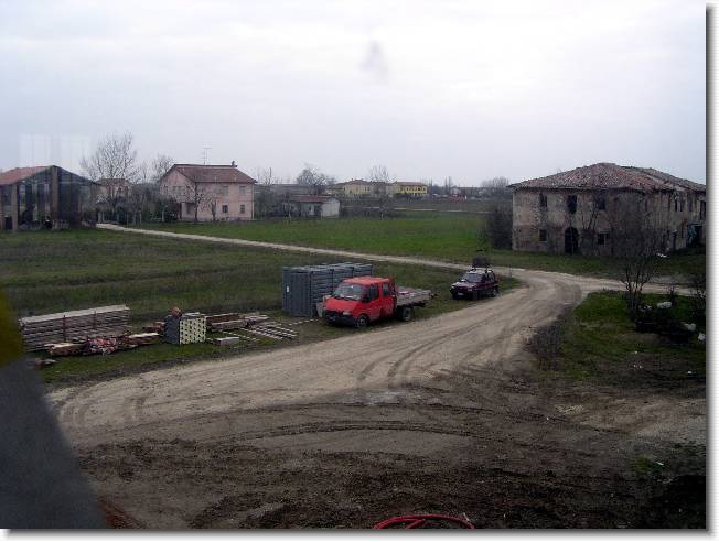 Clicca per scorrere le foto originali ingrandite