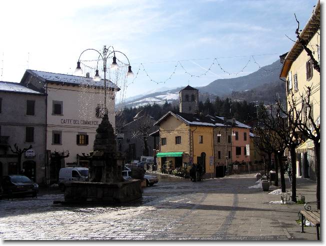 Clicca per scorrere le foto originali ingrandite