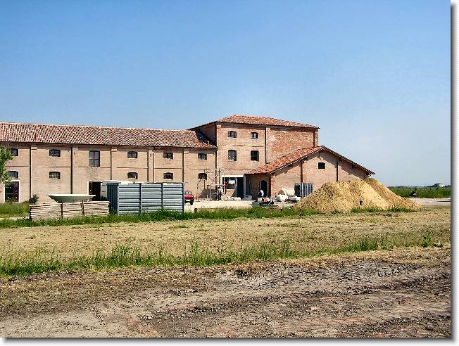 Clicca per scorrere le foto originali ingrandite