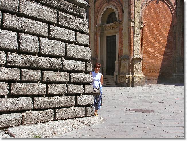 Clicca per scorrere le foto originali ingrandite
