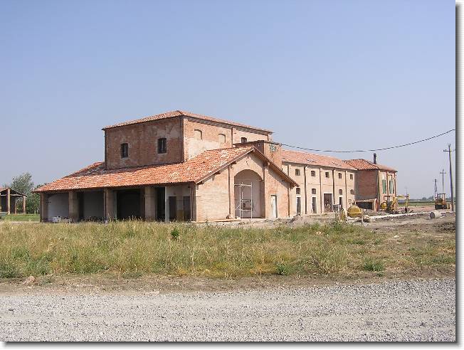 Clicca per scorrere le foto originali ingrandite