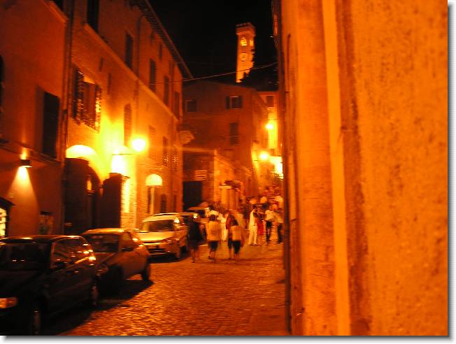 Clicca per scorrere le foto originali ingrandite