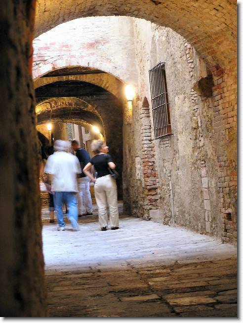 Clicca per scorrere le foto originali ingrandite