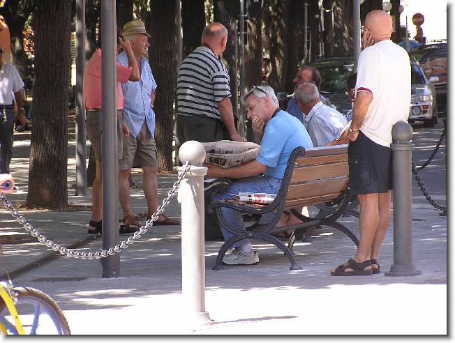Clicca per scorrere le foto originali ingrandite