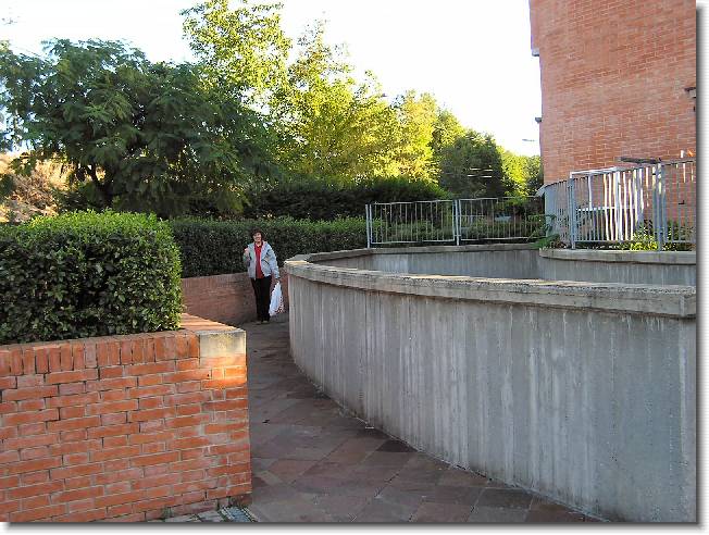 Clicca per scorrere le foto originali ingrandite