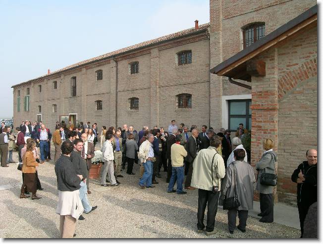 Clicca per scorrere le foto originali ingrandite