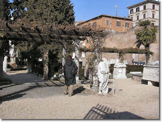Clicca per scorrere le foto originali ingrandite