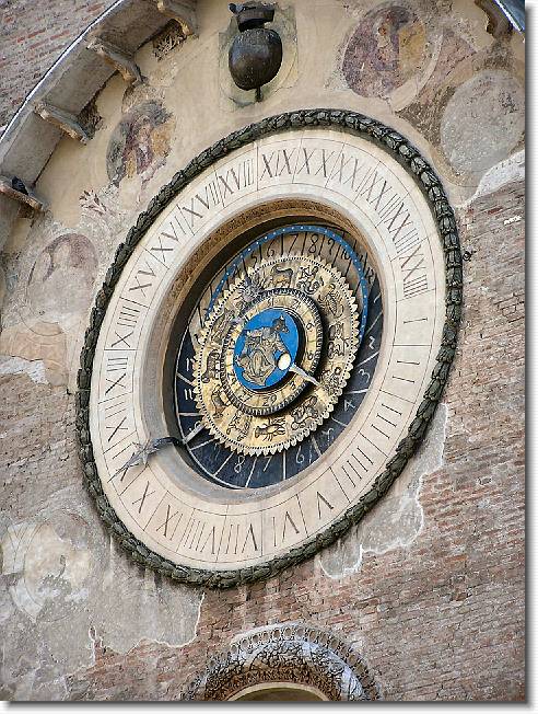 Clicca per scorrere le foto originali ingrandite