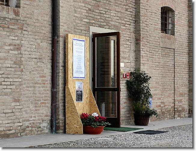 Clicca per scorrere le foto originali ingrandite