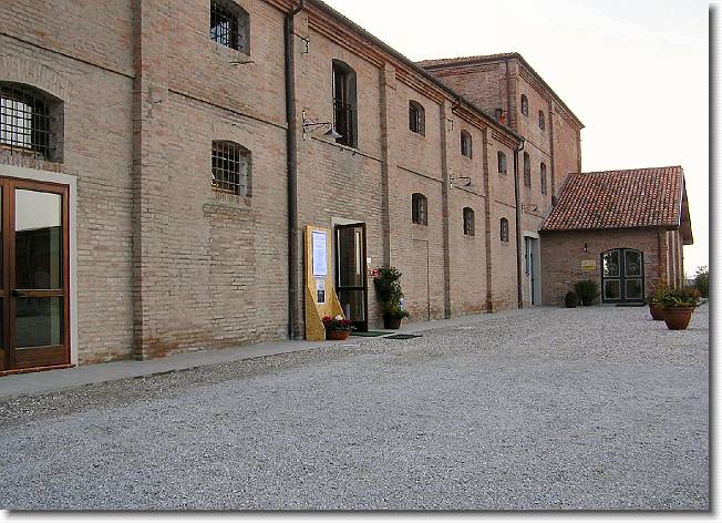 Clicca per scorrere le foto originali ingrandite