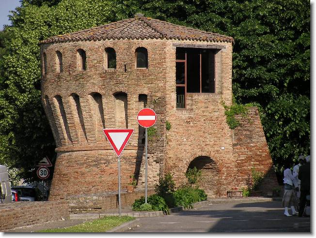 Clicca per scorrere le foto originali ingrandite