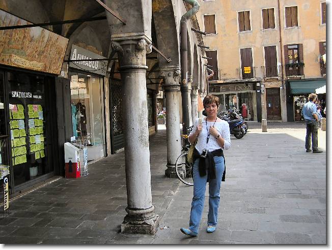 Clicca per scorrere le foto originali ingrandite