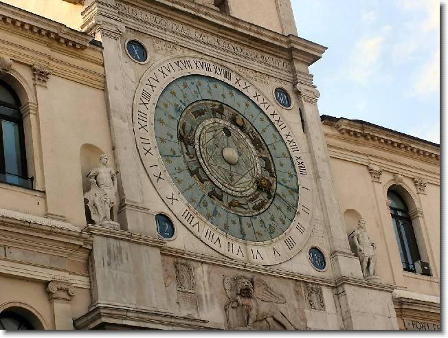 Clicca per scorrere le foto originali ingrandite