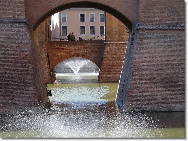 Clicca per scorrere le foto originali ingrandite