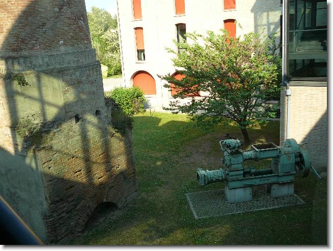 Clicca per scorrere le foto originali ingrandite