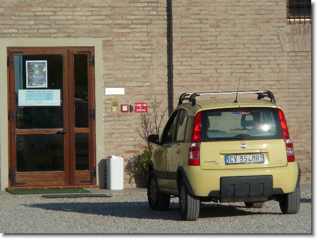 Clicca per scorrere le foto originali ingrandite
