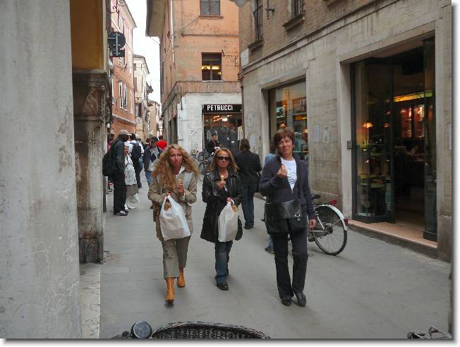 Clicca per scorrere le foto originali ingrandite