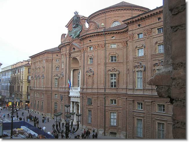 Clicca per scorrere le foto originali ingrandite