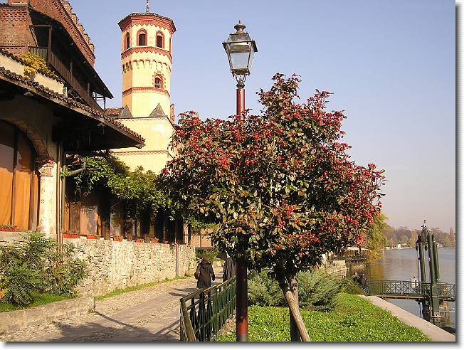 Clicca per scorrere le foto originali ingrandite