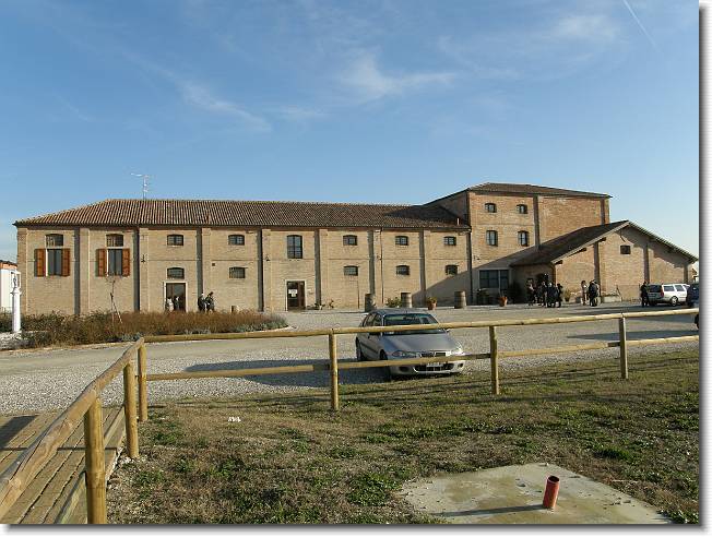 Clicca per scorrere le foto originali ingrandite