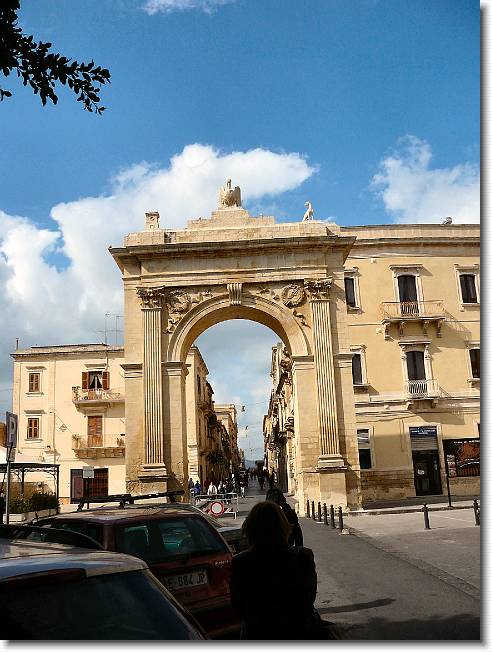 Clicca per scorrere le foto originali ingrandite