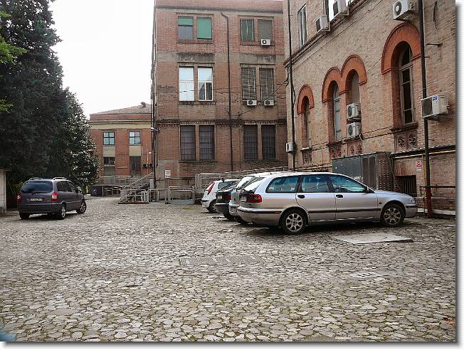 Clicca per scorrere le foto originali ingrandite