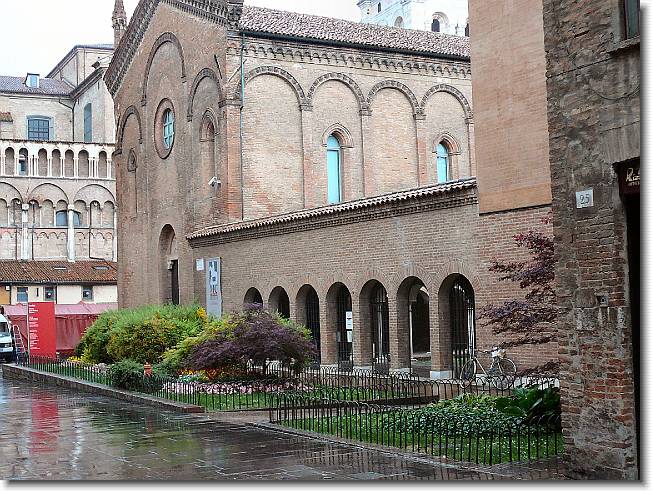Clicca per scorrere le foto originali ingrandite