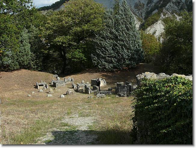 Clicca per scorrere le foto originali ingrandite