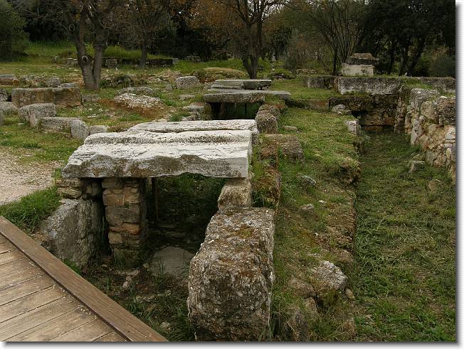 Clicca per scorrere le foto originali ingrandite