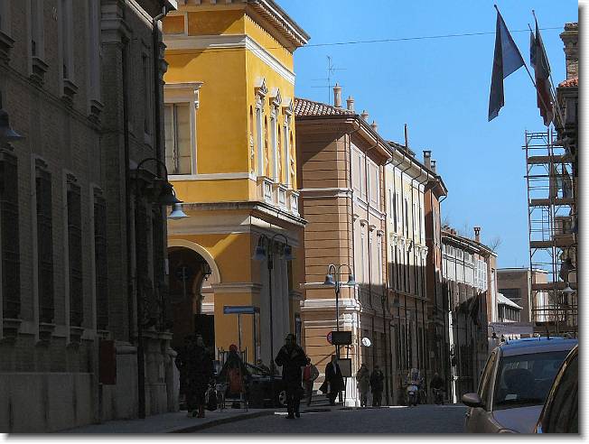 Clicca per scorrere le foto originali ingrandite