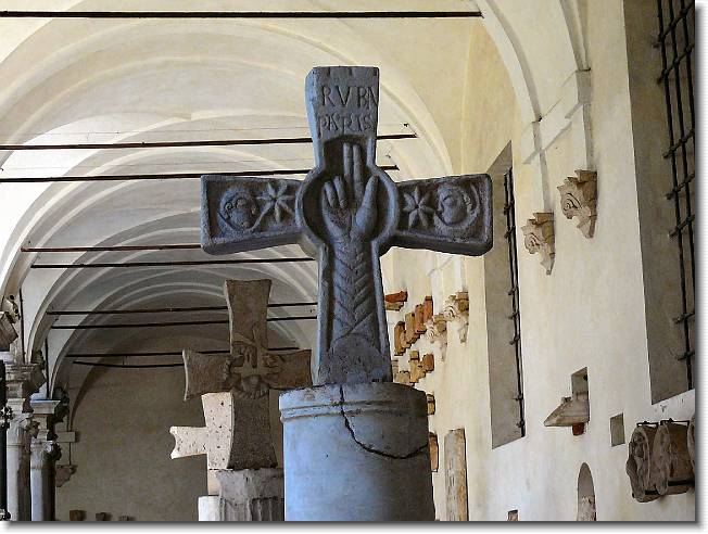 Clicca per scorrere le foto originali ingrandite