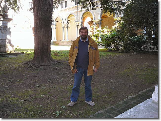 Clicca per scorrere le foto originali ingrandite