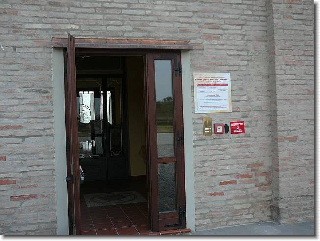 Clicca per scorrere le foto originali ingrandite