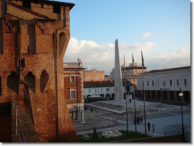 Clicca per scorrere le foto originali ingrandite