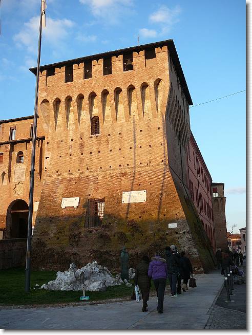 Clicca per scorrere le foto originali ingrandite
