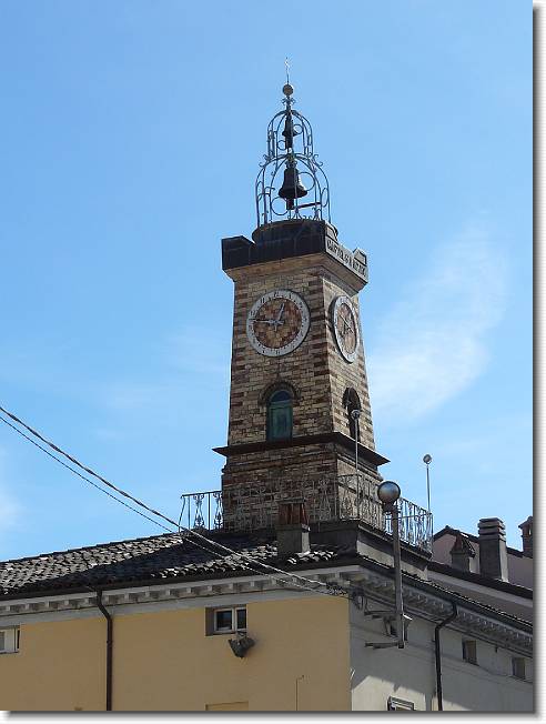 Clicca per scorrere le foto originali ingrandite