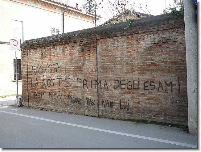 Clicca per scorrere le foto originali ingrandite