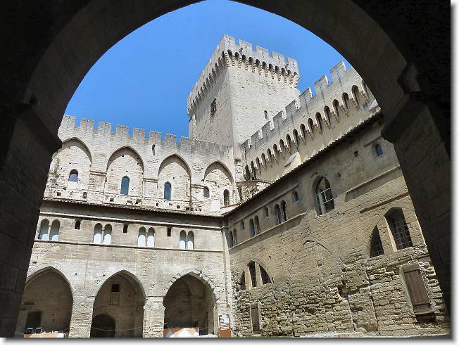 Clicca per scorrere le foto originali ingrandite