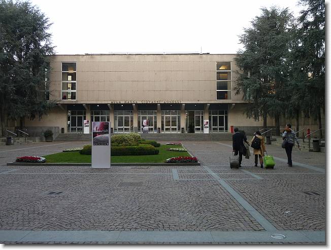 Clicca per scorrere le foto originali ingrandite