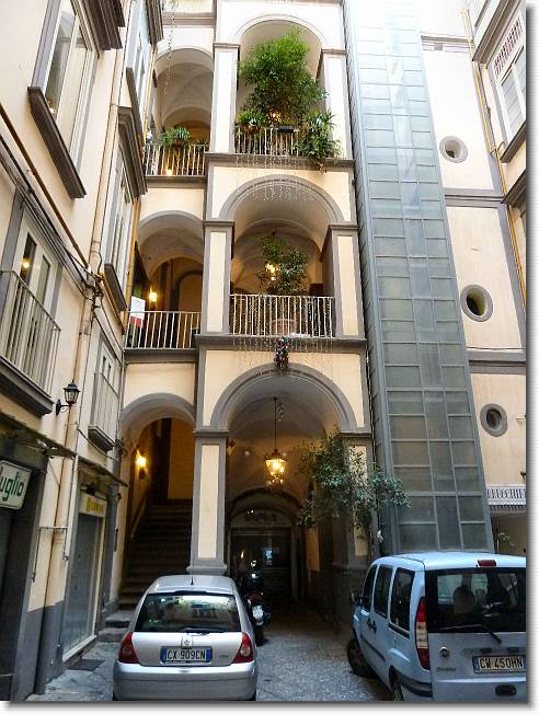 Clicca per scorrere le foto originali ingrandite